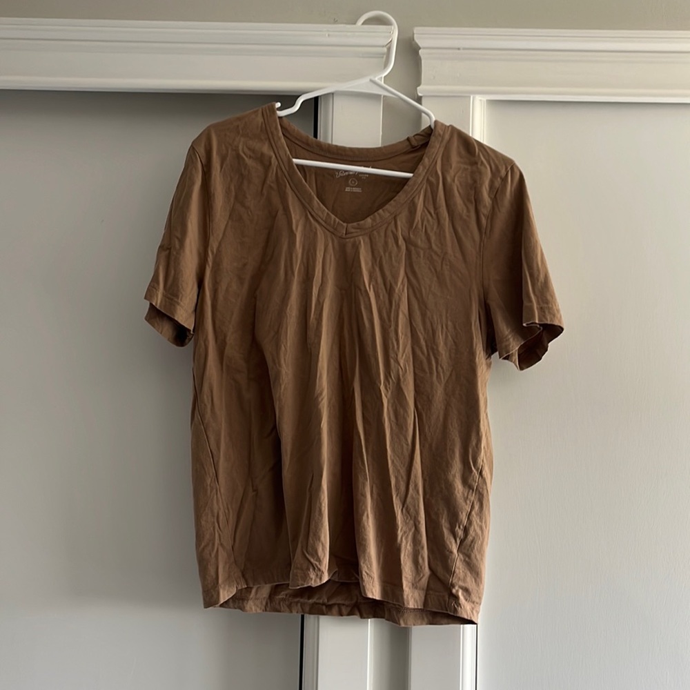 Universal Threads V-neck